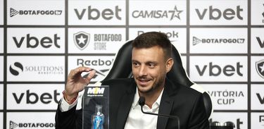 Martín Anselmi em sua apresentação no Botafogo