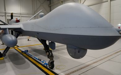 Drone MQ-9 Reaper da Força Aérea dos EUA em hangar na Base Aérea de Amari, Estônia