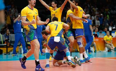 Rio de Janeiro -  Seleção brasileira masculina de vôlei  vence a da França por 3 sets a 1 no Maracanãzinho e vai às quartas-de-final ( Fernando Frazão/Agência Brasil)