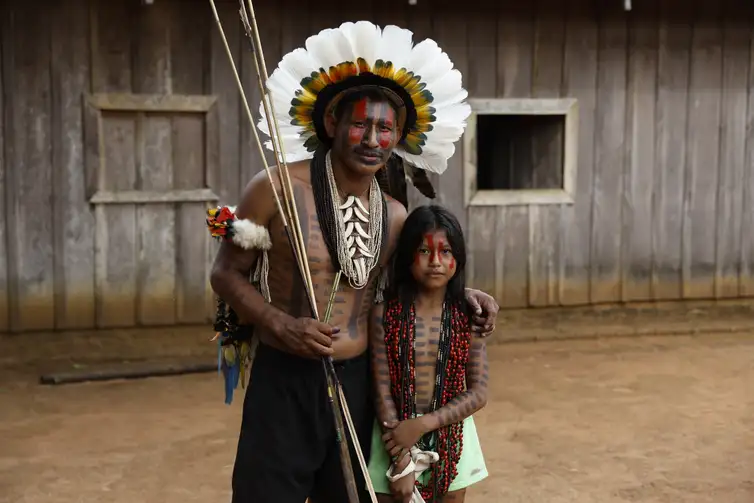 Juara (MT), 08/04/2025 – O indígena Rogederson Natsitsabui da aldeira Pé de Mutum, Terra Indígena Japuíra, do Povo Rikbaktsa. Foto: Fernando Frazão/Agência Brasil