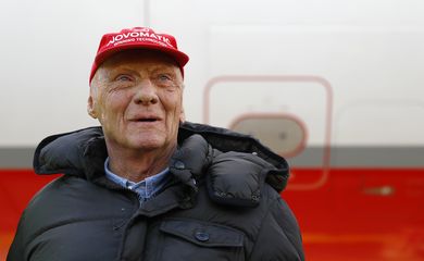 Niki Lauda poses at the airport in Duesseldorf, Germany, March 20, 2018. REUTERS/Leonhard Foeger
