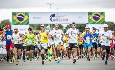 Participantes da corrida Wings for life World Run Brasília