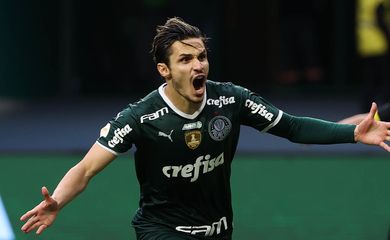 Raphael Veiga marca na vitória do Palmeiras por 3 a 0 sobre Goiás - em 07/08/2022 - Brasileiro