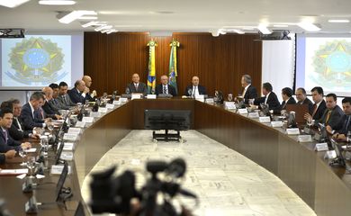 Brasília - O presidente interino Michel Temer coordena a primeira reunião ministerial de seu governo, no Palácio do Planalto (José Cruz/Agência Brasil)