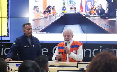 Brasília (DF), 14/06/2025 - O presidente Luiz Inácio Lula da Silva e o ministro da Integração e do Desenvolvimento Regional, Waldez Góes, durante ativação do novo sistema Defesa Civil Alerta na região Nordeste. Foto- Antônio Cruz/ Agência Brasil.