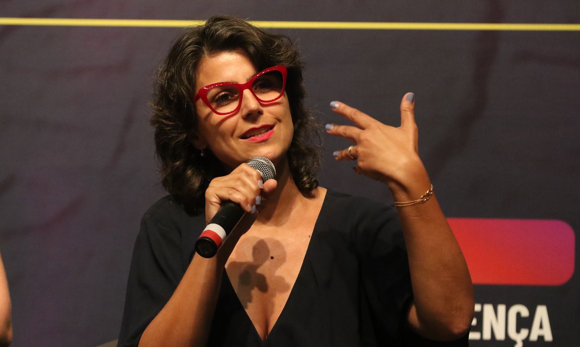 Manuela d’Ávila, jornalista, escritora, ex-deputada federal pelo RS, fala no painel “Por um Brasil feminista e antirracista” do Fórum Social Mundial