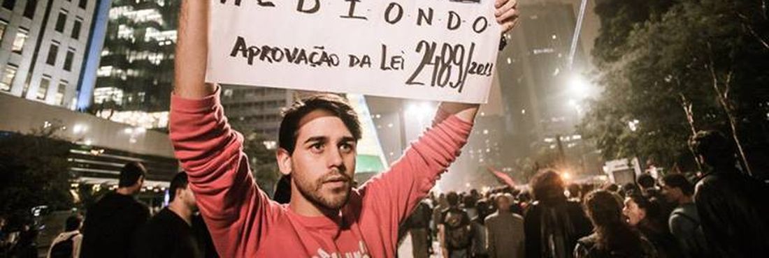 "Corrupção é crime hediondo" - Manifestação na Av. Paulista, em São Paulo, reune milhares de pessoas no dia 21 de junho