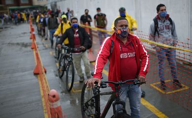 BOGOTÁ (Reuters) - A quarentena imposta na capital da Colômbia, Bogotá, por conta da pandemia do coronavírus continuará até o dia 15 de junho pelo menos, anunciou o prefeito da cidade nesta quinta-feira, mesmo enquanto outras partes do país