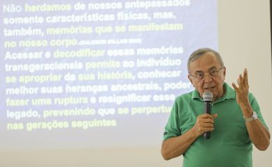 Adalberto Barreto, criador da terapia comunitária, durante curso de formação, em Brasília.