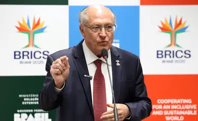 Brasília (DF), 21/05/2025 - O ministro do Desenvolvimento, Indústria, Comércio e Serviços (MDIC), Geraldo Alckmin, fala com jornalistas após reuniões dos ministros de Indústria e Comércio do BRICS. Foto: Valter Campanato/Agência Brasil