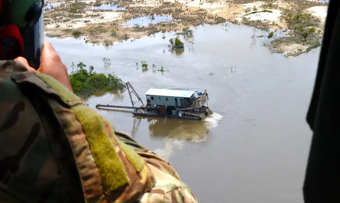 Aviões ilegais entram diariamente no Território Yanomami