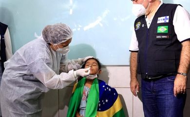 O ministro da Saúde, Marcelo Queiroga, durante ato de testagem para diagnóstico da Covid-19 na cidade de Monteiro (PB), 17.01.2022. Fotos: Walterson Rosa/MS.