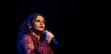 Cena Musical exibe show da cantora Assucena, gravado no Espaço Cultural BNDES