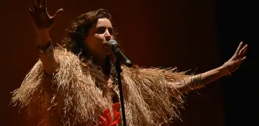 Natascha Falcão apresenta “Ave Mulher” no Cena Musical