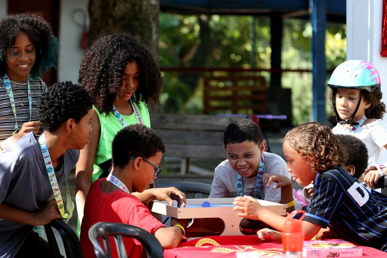 Rio de Janeiro (RJ), 11/11/2023 - O SeJoga, grupo LGBTQIA+ periférico, promove encontro de acolhimento com jogos de tabuleiro, na Penha, zona norte da cidade. Foto: Tânia Rêgo/Agência Brasil