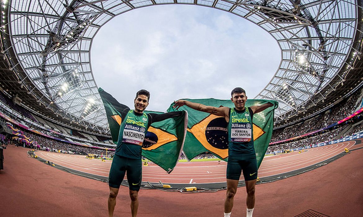Petrúcio Ferreira (direita) e Yohansson Nascimento conquistam ouro e prata no Mundial de Atletismo Paralímpico, em Londres