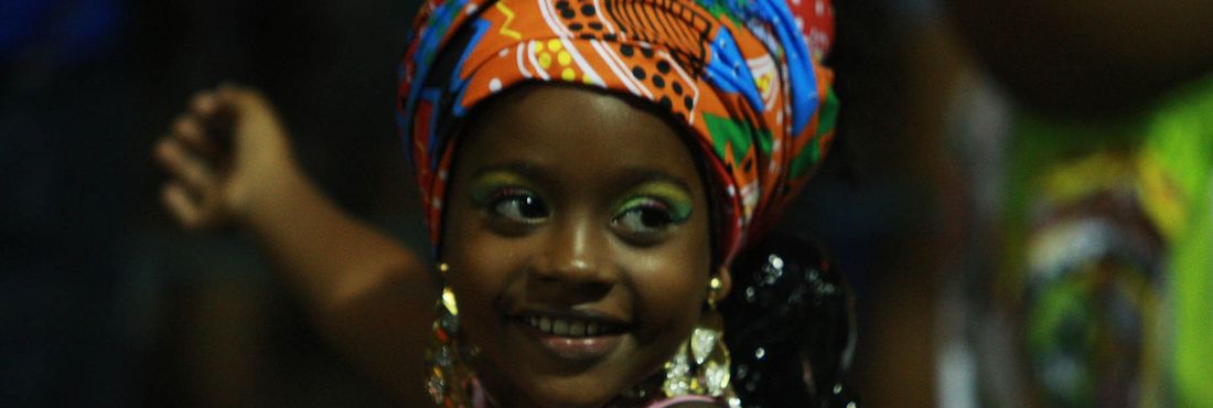 Carnaval de Salvador: blocos afro se apresentam no Campo Grande Os principais blocos afro desfilaram neste sábado em Salvador (BA), no Carnaval Ouro Negro. Os blocos se apresentaram no Circuito Campo Grande. Na foto, o Bloco Mundo Negro.