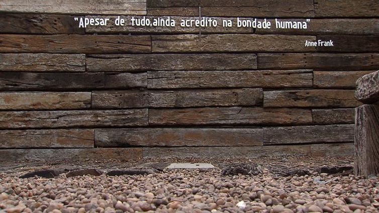 Muro do Museu do Holocausto de Curitiba