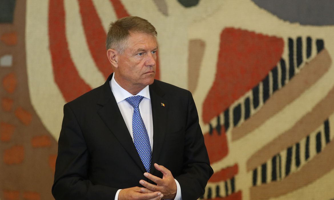 Brasília (DF), 18/04/2023 – O presidente  da Romênia, Klaus Iohannis, fala durante encontro com o presidente Luiz Inácio Lula da Silva. Foto  Antonio Cruz/Agência Brasil.