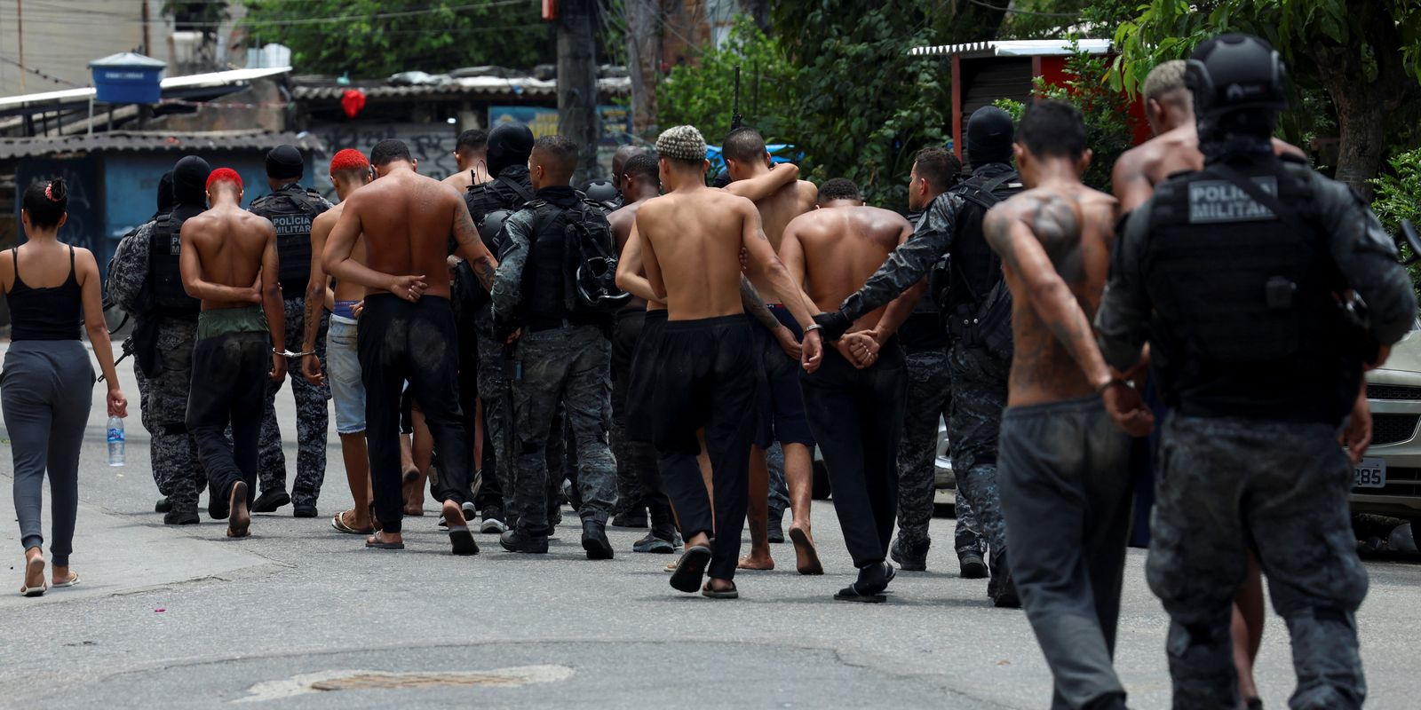 Operação no Rio deixa 18 suspeitos mortos e 56 presos Operação no Rio deixa 18 suspeitos mortos e 56 presos