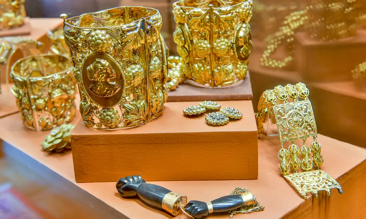 Rara coleo de joias brasileiras  tema de mostra em Salvador