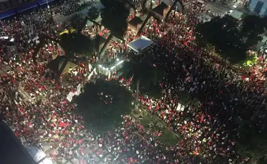 Antes de chegar à Praça do Ferreira, PM estimou que havia de 5 mil a 6 mil pessoas na manifestação