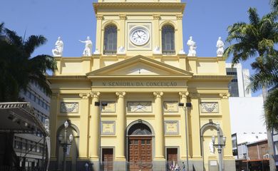 Fachada da Catedral Metropolitana de Campinas na Praça José Bonifácio.