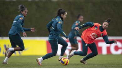 Seleção feminina de futebol treina antes de embate contra a França - futebol feminino