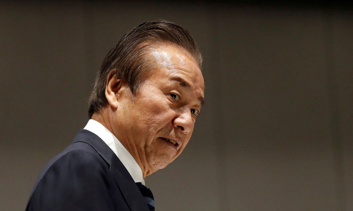 Haruyuki Takahashi durante reunião em Tóquio