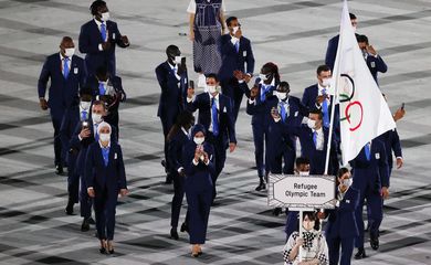Comitiva de refugiados na abertura dos Jogos Olímpicos de Tóquio 2020.
