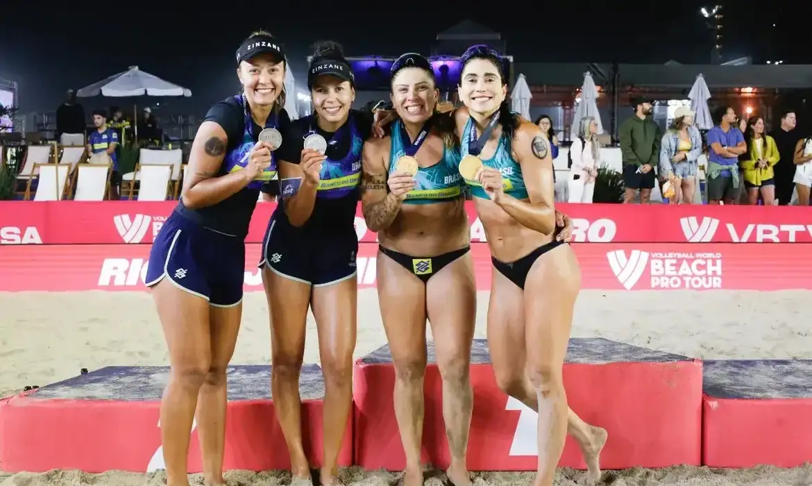 Cláudia Danta/MPG/CBV/Direitos Reservados Carol Solberg e Rebecca, etapa Elite do Rio de Janeiro do Circuito Mundial de vôlei de praia, Thâmela e Vic