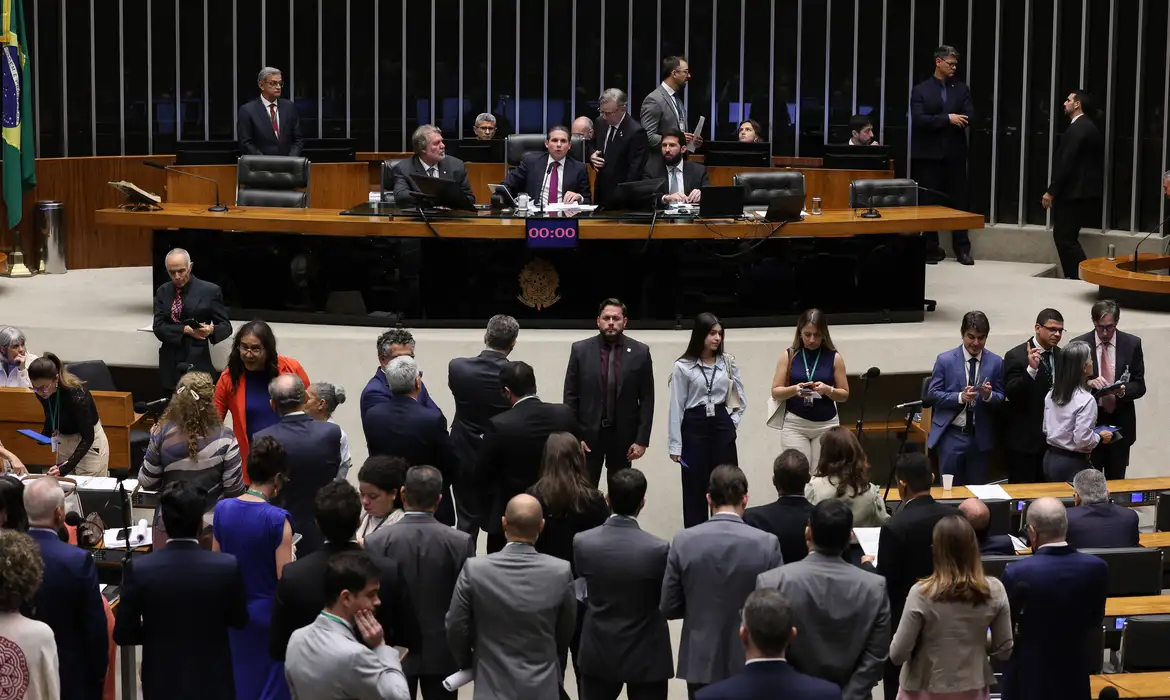 Mineradoras elogiam, mas municípios criticam PL de minerais críticos
