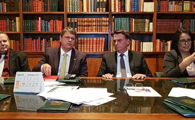 Presidente Jair Messias Bolsonaro em live semanal.