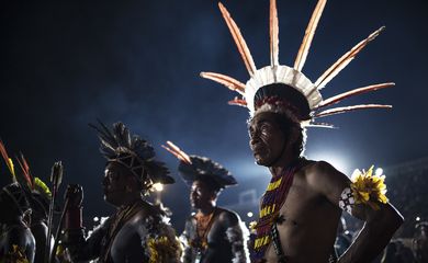  Brasília - O dia do índio, celebrado no Brasil em 19 de abril, foi criado pelo presidente Getúlio Vargas, através do decreto-lei 5540 de 1943. A data de 19 de abril foi proposta em 1940 no Congresso Indigenista Interamericano.