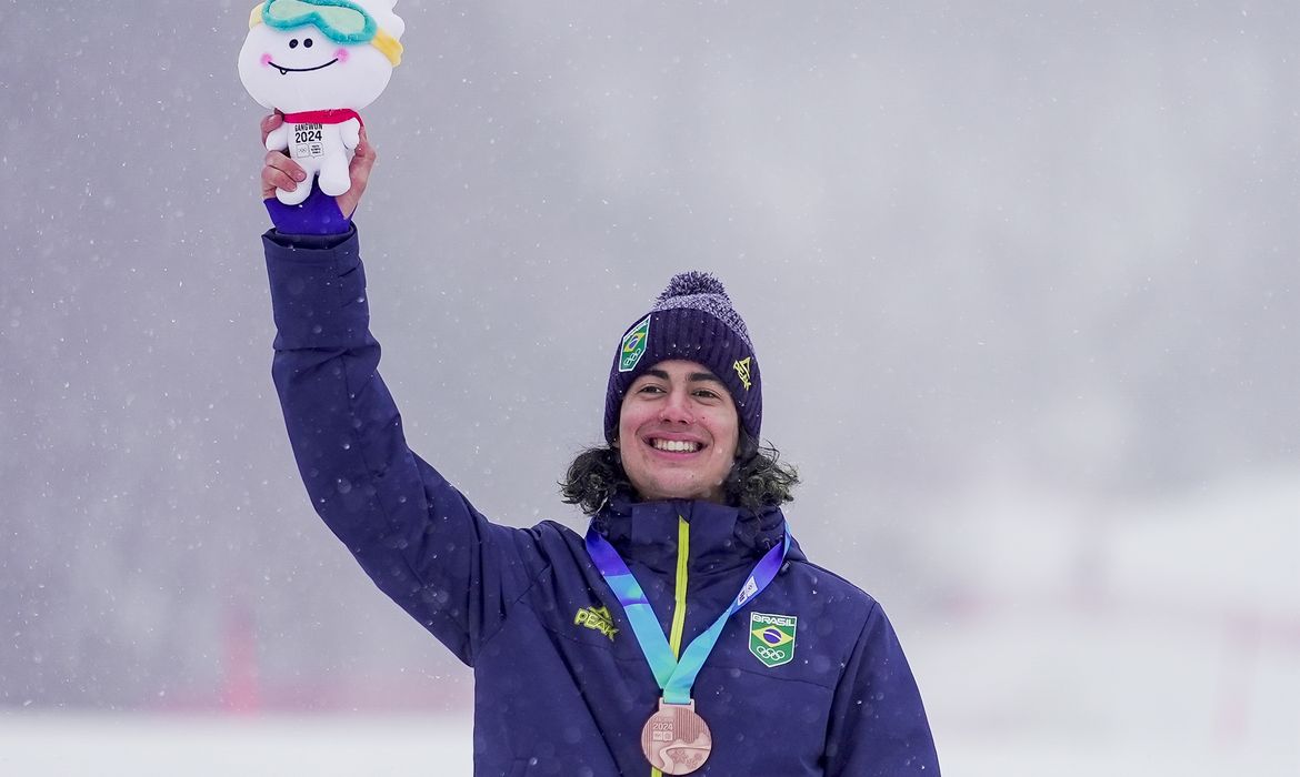 Coreia do Sul. 20/01/2024  Zion Bethonico ganha medalha inédita em Jogos Olímpicos de Inverno. Brasil nunca havia subido ao pódio em competições do tipo; catarinense foi bronze no snowboard cross em Gangwon, nos Jogos de Inverno da Juventude. Foto Marina Ziehe/COB