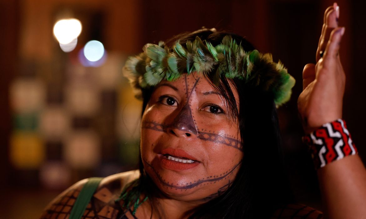 Tânia Rêgo/Agência Brasil Belém (PA), 06/06/2025 - Alessandra Korap Munduruku, líder dos povos indígenas Munduruku da Amazônia brasileira, durante o TEDxAmazônia, no Theatro da Paz, centro da cidade. Foto: Tânia Rêgo/Agência Brasil