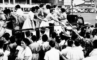 Mulheres em campanha eleitoral nos anos 50