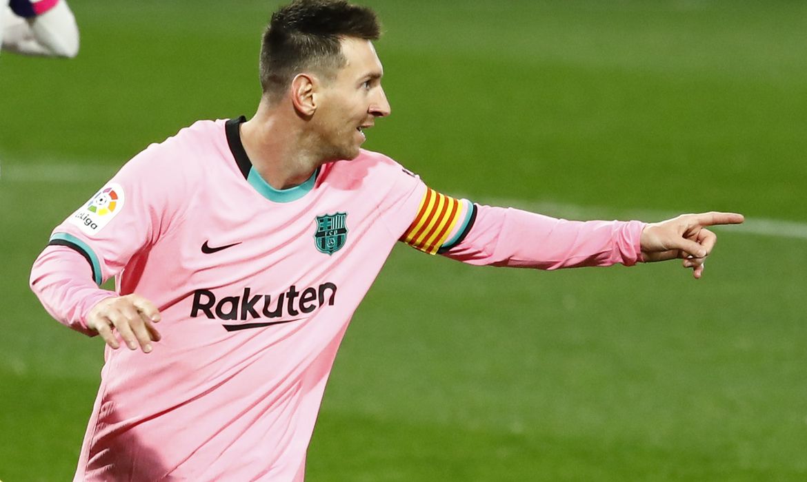 Messi comemora gol marcado na vitória do Barcelona sobre o Real Valladolid