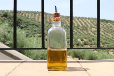 Brasil se especializa na produção de azeite de oliva extra virgem. Foto: Rosalerosa/Freepik