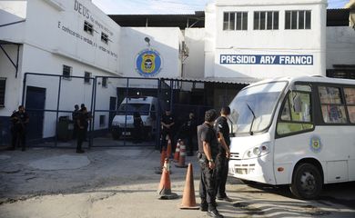 Rio de Janeiro - O ex-deputado Roberto Jefferson, condenado no processo do mensalão, deixou o Presídio Ary Franco e seguiu  para o Hospital Penitenciário, no Complexo de Gericinó, em Bangu (Tomaz Silva/Agência Brasil)