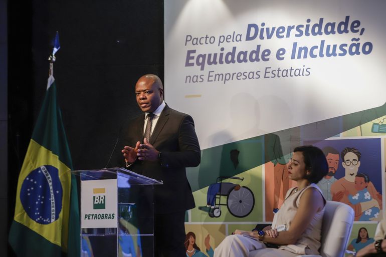 Brasília (DF) 04/09/2024- Ministro Silvio Almeida, participa da cerimônia do pacto pela diversidade, equidade e inclusão nas empresas estatais.
Foto: Joédson Alves/Agência Brasil