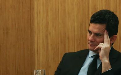 Brasília - O juiz federal Sérgio Moro participa da palestra Democracia, Corrupção e Justiça: Diálogos para um País Melhor, no UniCeub  (José Cruz/Agência Brasil)