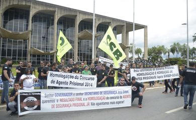 Brasília - Agentes penitenciários do DF e estados fazem protesto na Esplanada dos Ministérios (Marcello Casal Jr/Agência Brasil)