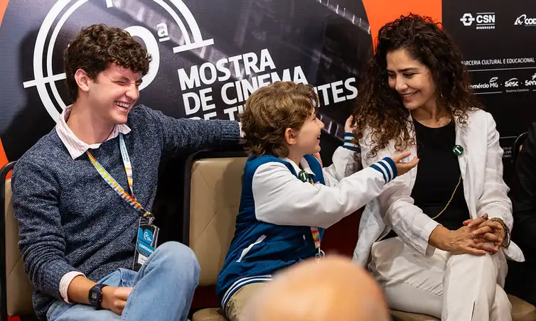 Tiradentes (MG), 25/01/2026 - Theo Medon, Lorenzo Melo e Letícia Sabatela na 9ª edição da Mostra de Cinema de Tiradentes. Foto: Leo Fontes/Universo Produções