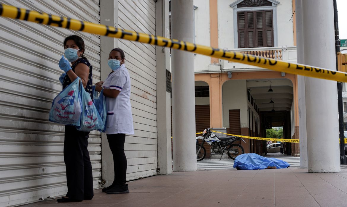 Guayaquil tem colapso no sistema funerário