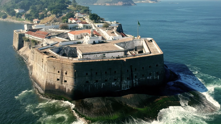 Fortaleza de Santa Cruz da Barra localiza-se no município de Niterói-RJ