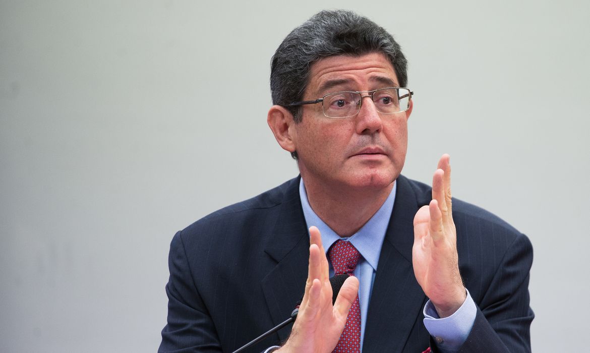 O ministro Joaquim Levy fala sobre as medidas de ajuste fiscal durante audiência pública conjunta de Comissões da Câmara dos Deputados (Marcelo Camargo/Agência Brasil)