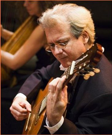 O violonista Paulo Pedrassoli apresentou obras de Villa-Lobos, em um concerto gravado em 1999.