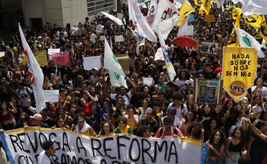 São Paulo (SP), 15/03/2023 - Estudantes secundaristas protestam pedindo a revogação do Novo Ensino Médio. Foto: Fernando Frazão/Agência Brasil