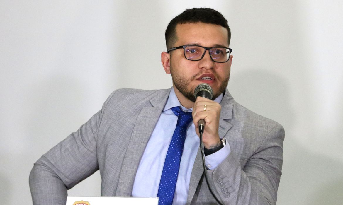 Rio de Janeiro (RJ), 24/07/2023 - O delegado da Polícia Federal, Guilhermo Catramby, fala em coletiva de imprensa sobre a Operação Élpis, deflagrada pela Polícia Federal e o Ministério Público do Rio de Janeiro. que apura os homicídios da vereadora Marielle Franco e do motorista Anderson Gomes. Foto:Tânia Rêgo/Agência Brasil